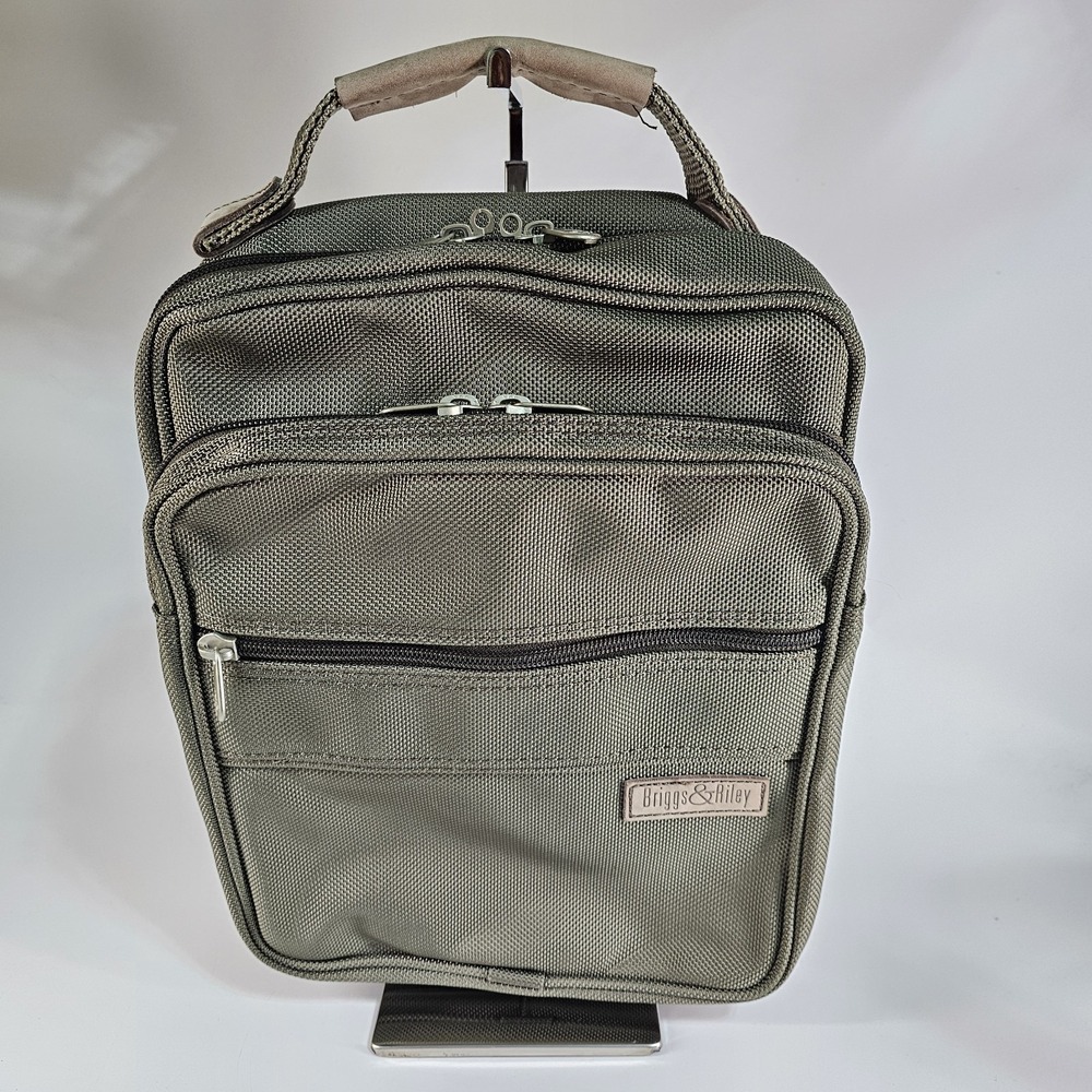 Briggs & Riley Travelware Deluxe Hanging Toiletry Nylon Leather Bag Olive Green